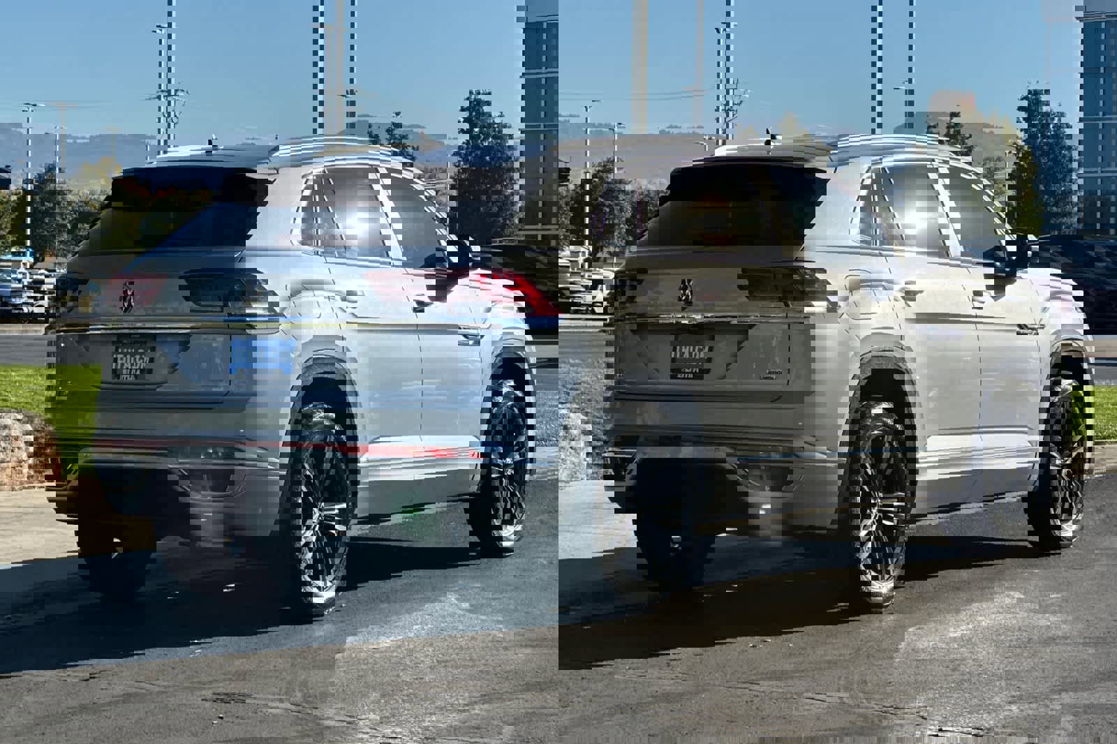 Used 2022 Volkswagen Atlas Cross Sport SEL R-Line image 5