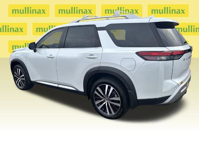 Used 2025 Nissan Pathfinder Platinum w/ Cargo Package image 11