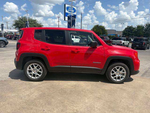 Used 2023 Jeep Renegade Latitude AWD/4WD image 2