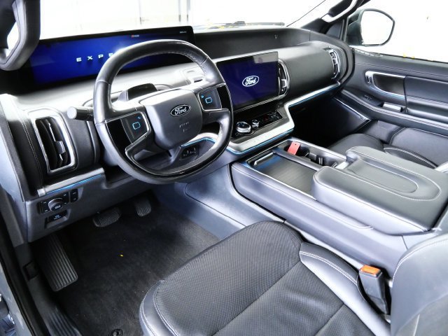 Certified 2025 Ford Expedition Max Platinum w/ Stealth Performance Package AWD/4WD image 5