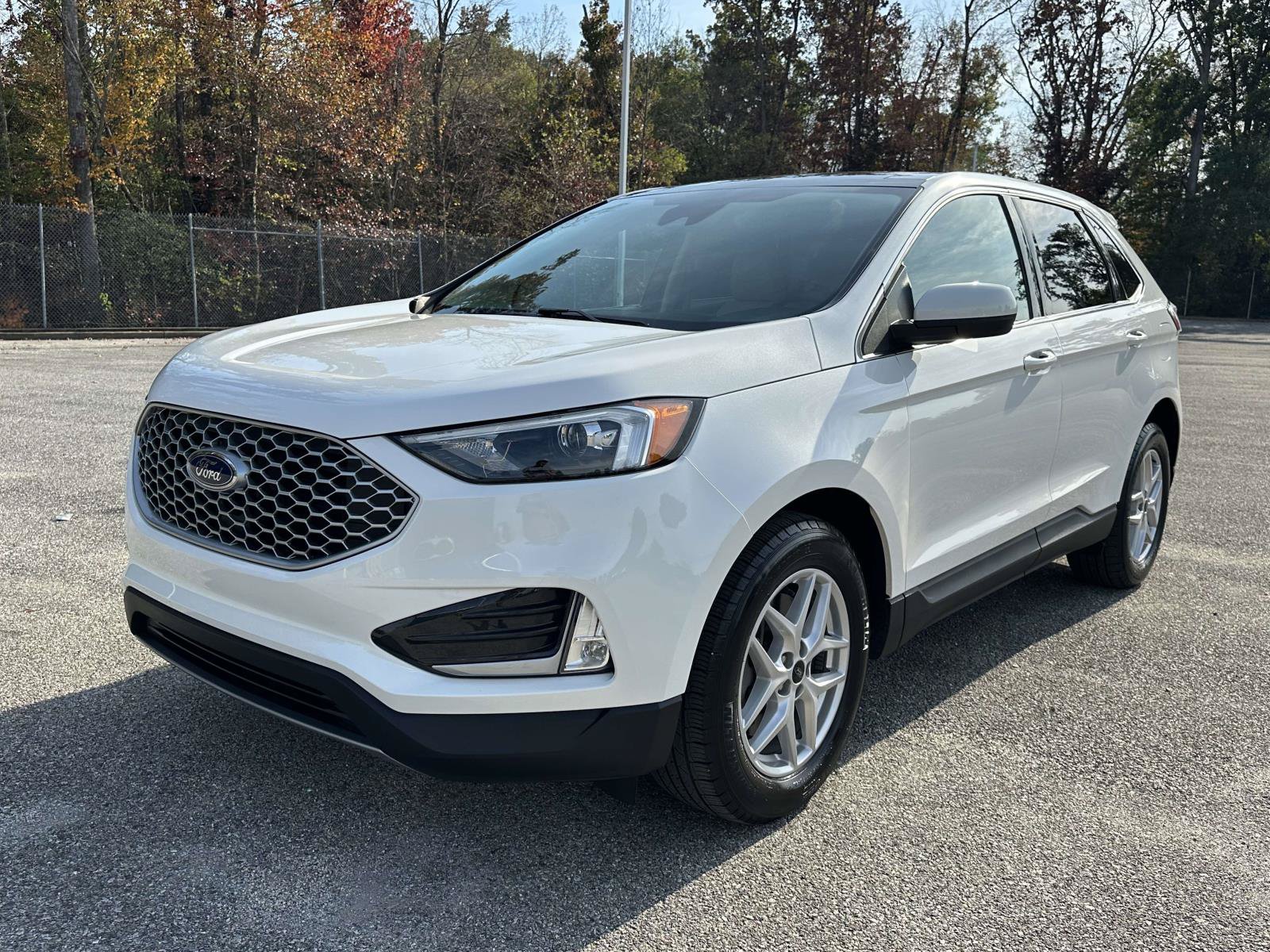 Certified 2024 Ford Edge SEL w/ Convenience Package AWD/4WD image 3