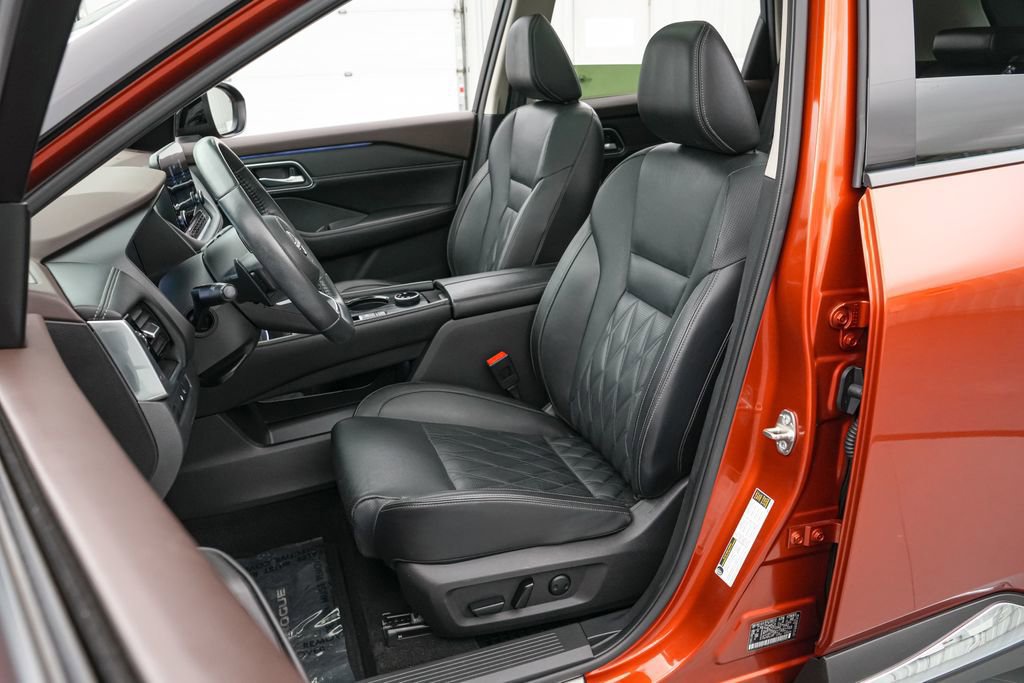 Used 2023 Nissan Rogue Platinum w/ Platinum Premium Package image 11