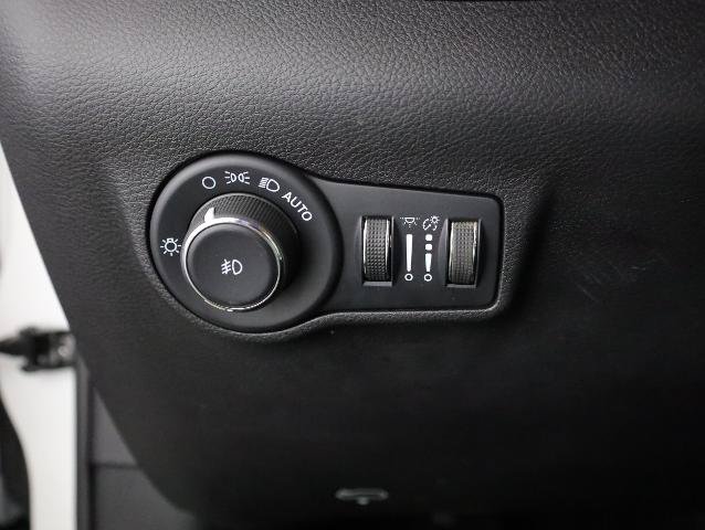 Used 2022 Jeep Compass Trailhawk AWD/4WD image 32