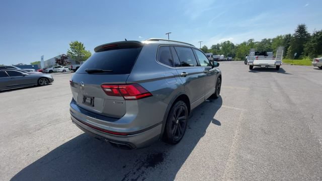 Used 2024 Volkswagen Tiguan SE R-Line AWD/4WD image 9