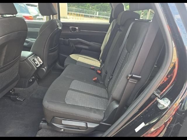 Used 2023 Kia Sorento LX FWD image 6