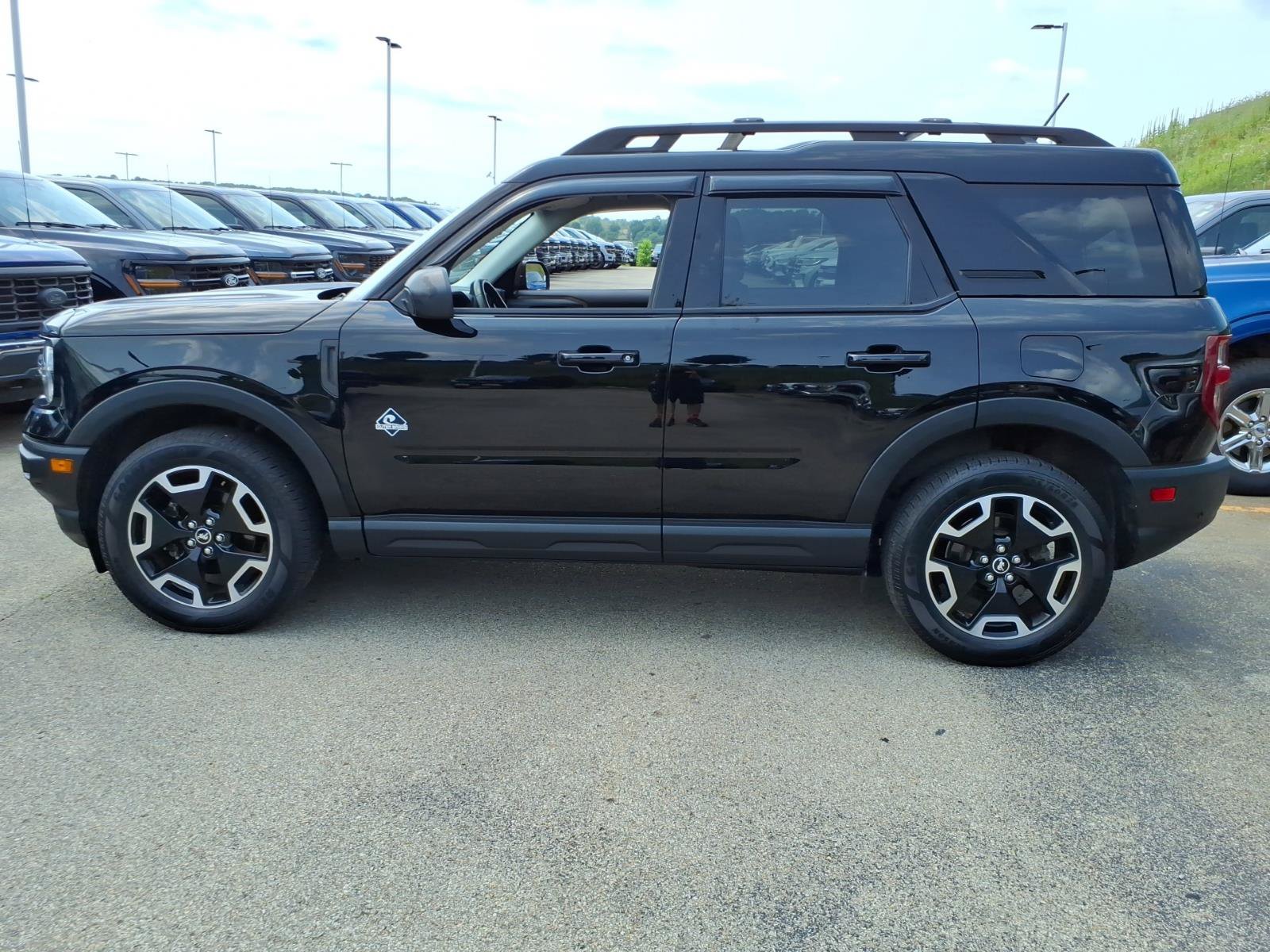 Certified 2023 Ford Bronco Sport Outer Banks w/ Tech Package AWD/4WD image 4