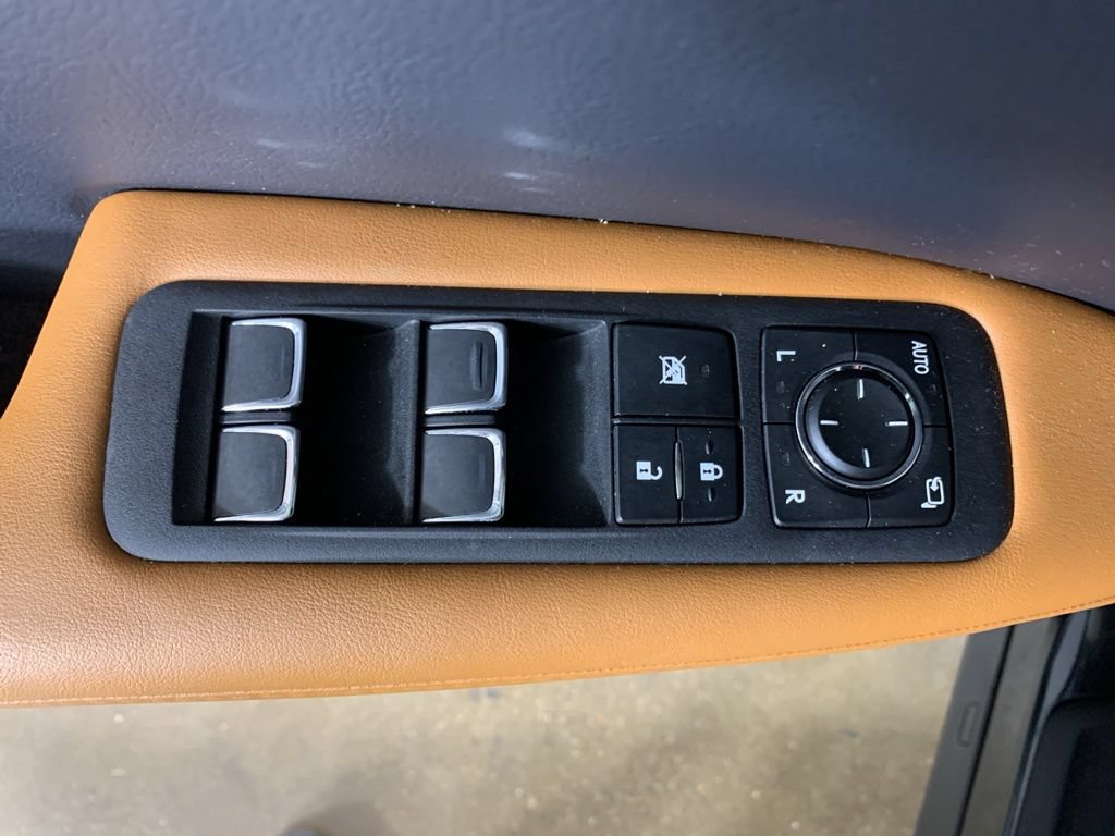 Used 2022 Lexus RX 450h AWD w/ Luxury Package image 18