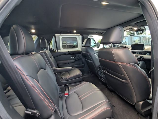 Used 2025 Honda Pilot TrailSport image 15