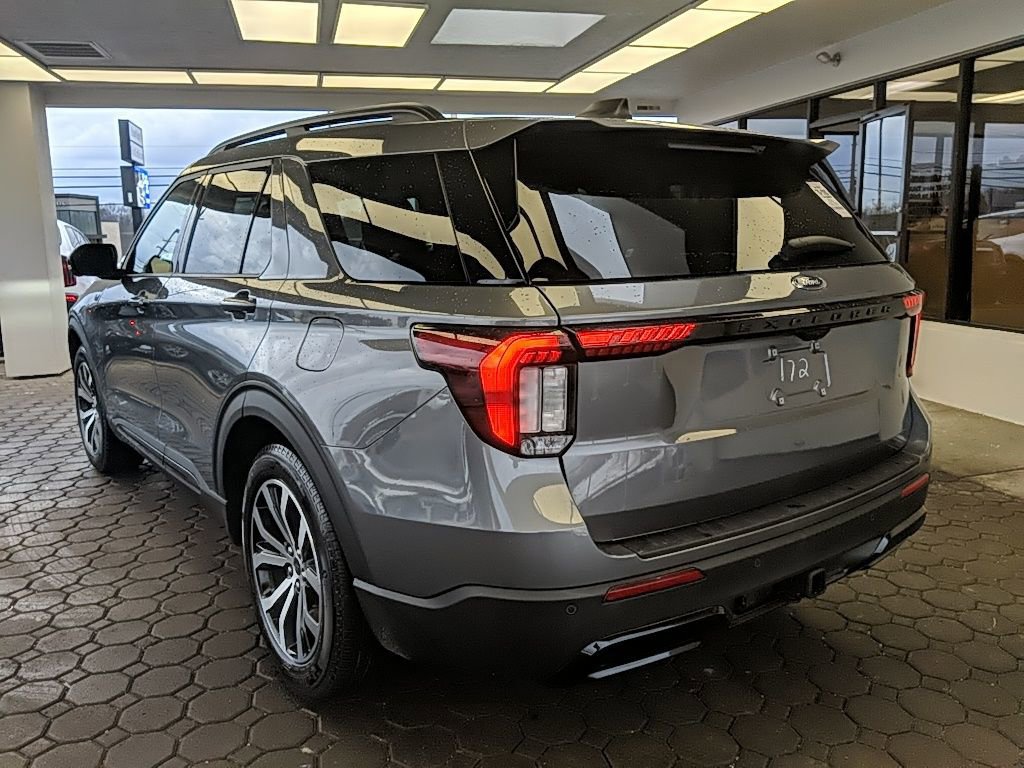 Certified 2025 Ford Explorer ST-Line w/ Premium Package image 5