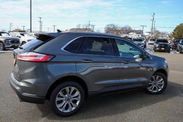 Certified 2022 Ford Edge Titanium image 3