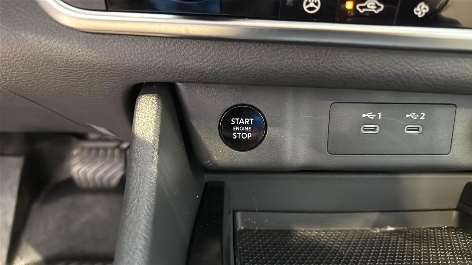 Used 2024 Nissan Rogue SV w/ SV Premium Package FWD image 25