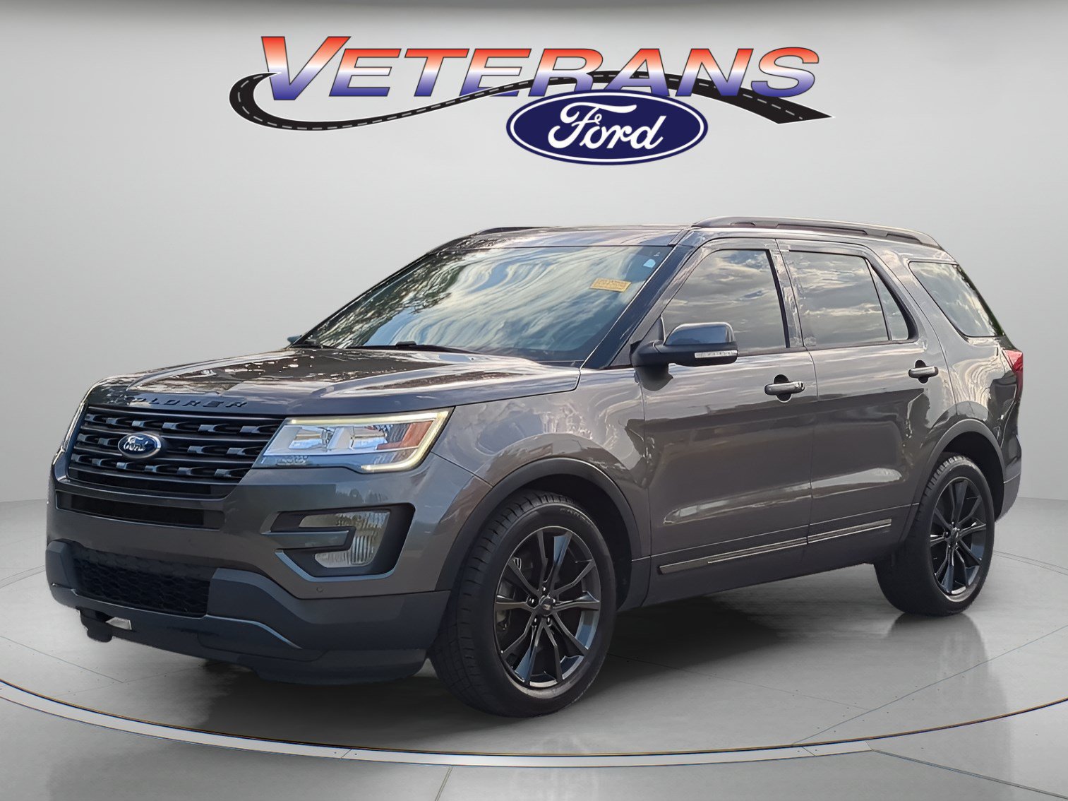 Certified 2017 Ford Explorer XLT w/ Equipment Group 202A FWD image 1