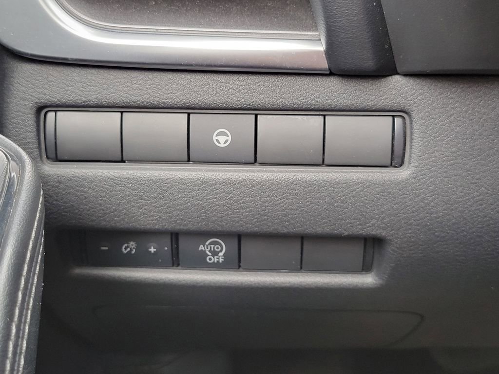 Used 2023 Nissan Rogue SV image 26