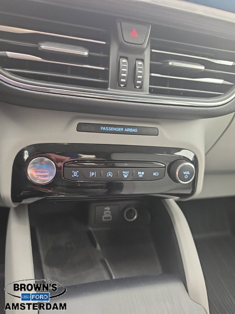 Certified 2025 Ford Escape Platinum w/ Premium Technology Package AWD/4WD image 20