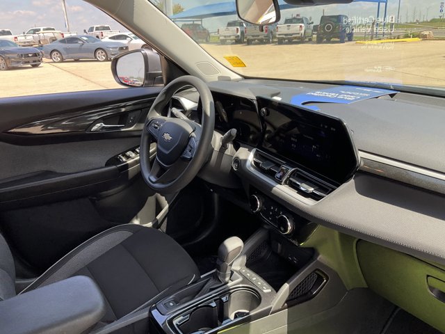 Used 2025 Chevrolet TrailBlazer LT AWD/4WD image 15
