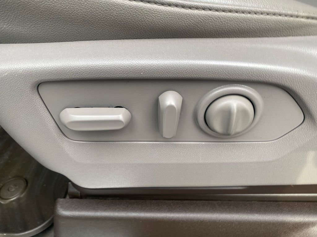 Used 2022 Chevrolet Silverado 2500 LTZ w/ LTZ Convenience Package image 14