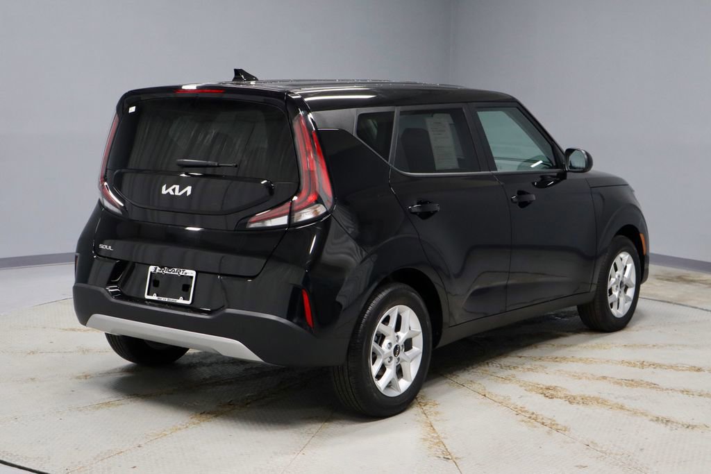 Used 2025 Kia Soul LX image 5