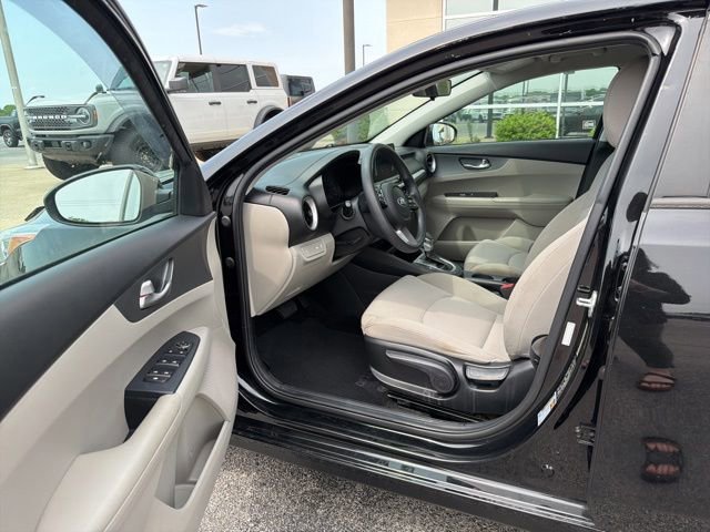 Used 2020 Kia Forte LXS FWD image 9