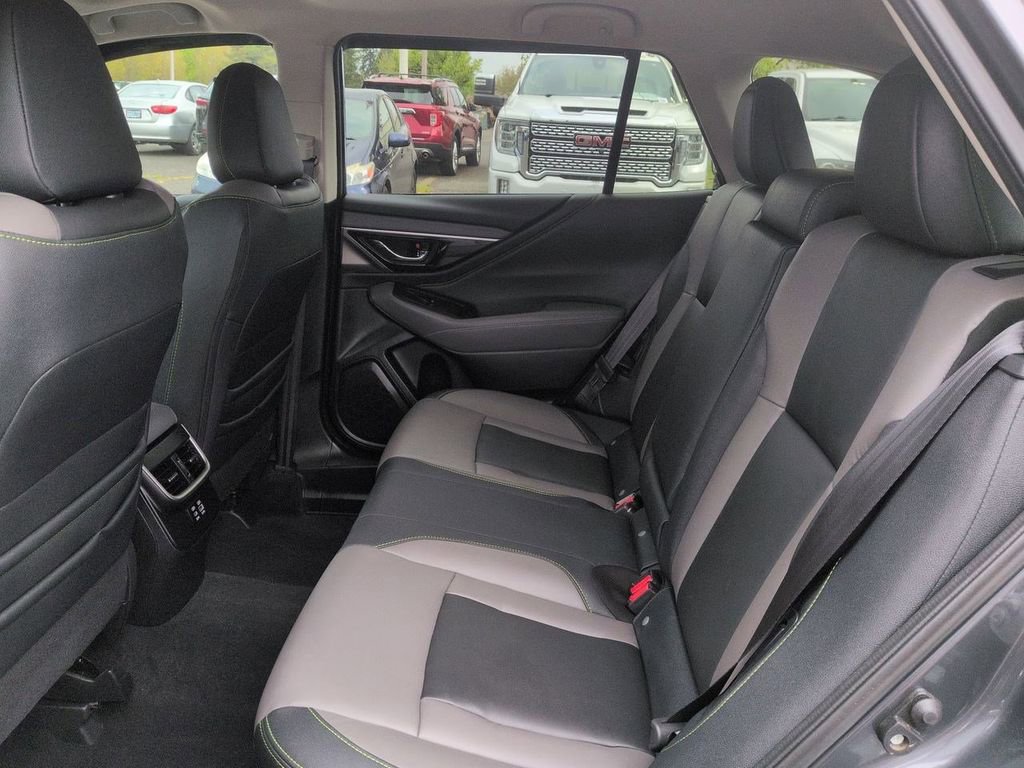 Used 2025 Subaru Outback Onyx Edition AWD/4WD image 24