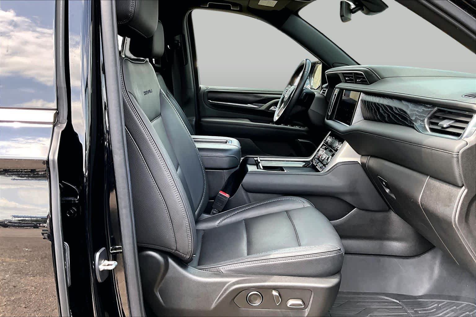 Used 2021 GMC Yukon Denali w/ LPO, Illumination Package RWD image 11