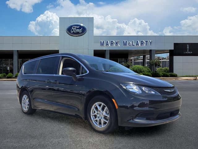 Used 2022 Chrysler Voyager LX FWD image 7