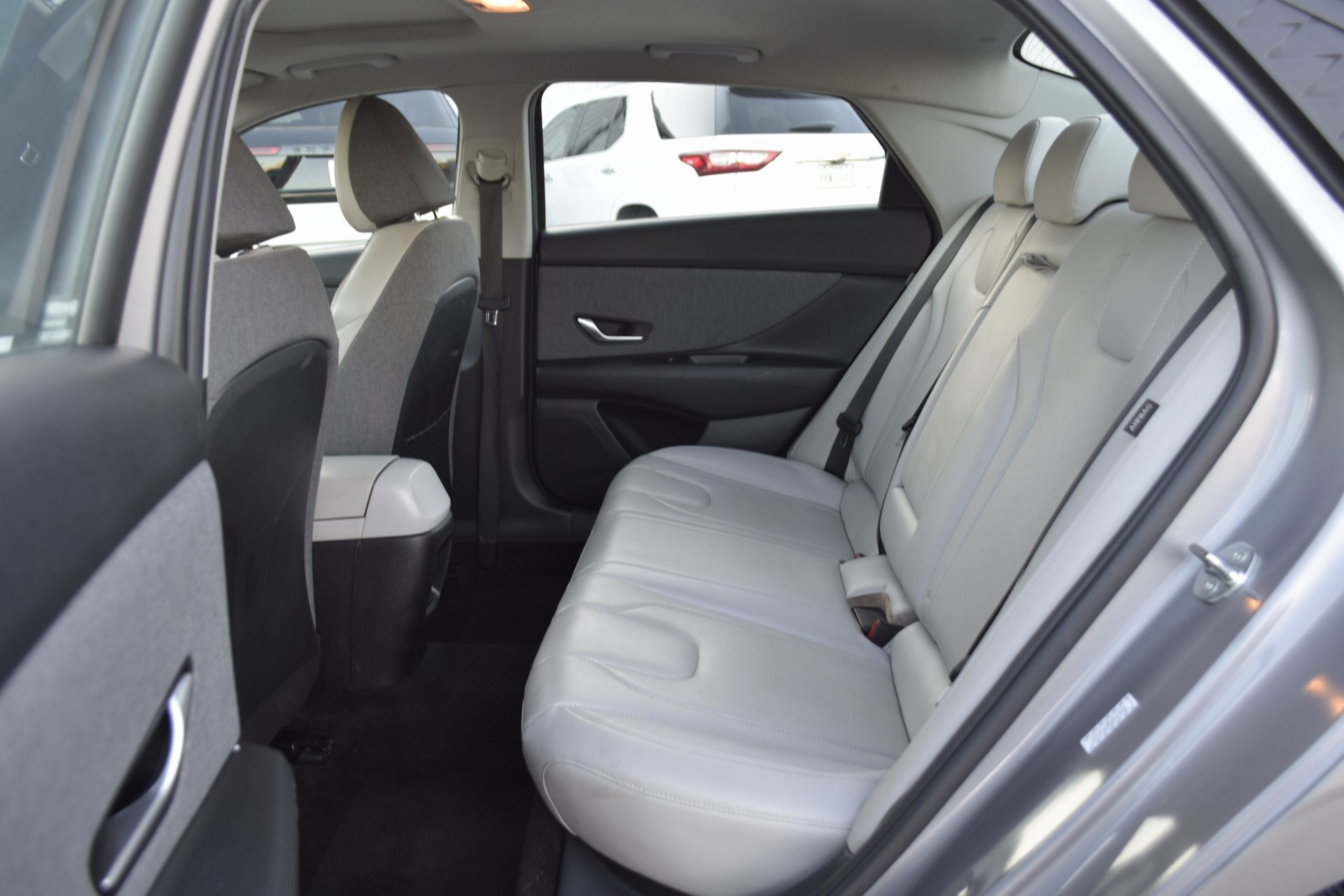 Used 2024 Hyundai Elantra Limited image 21