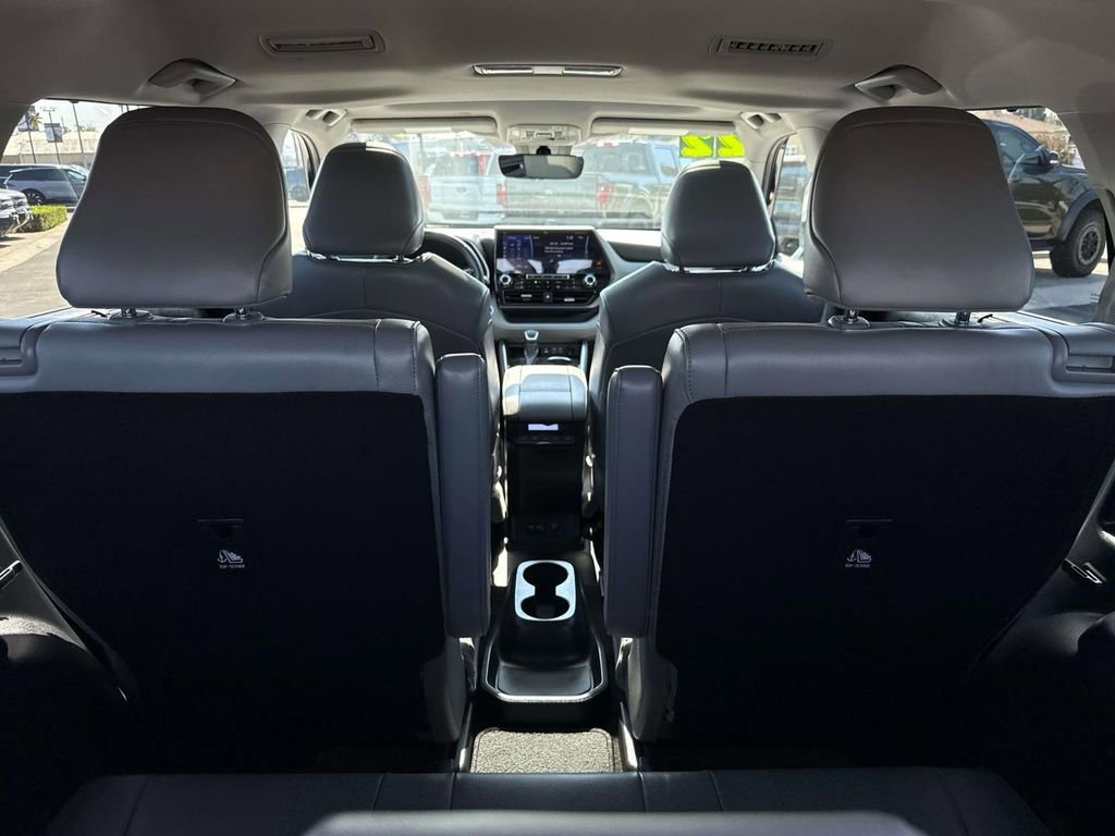 Used 2022 Toyota Highlander Limited image 10
