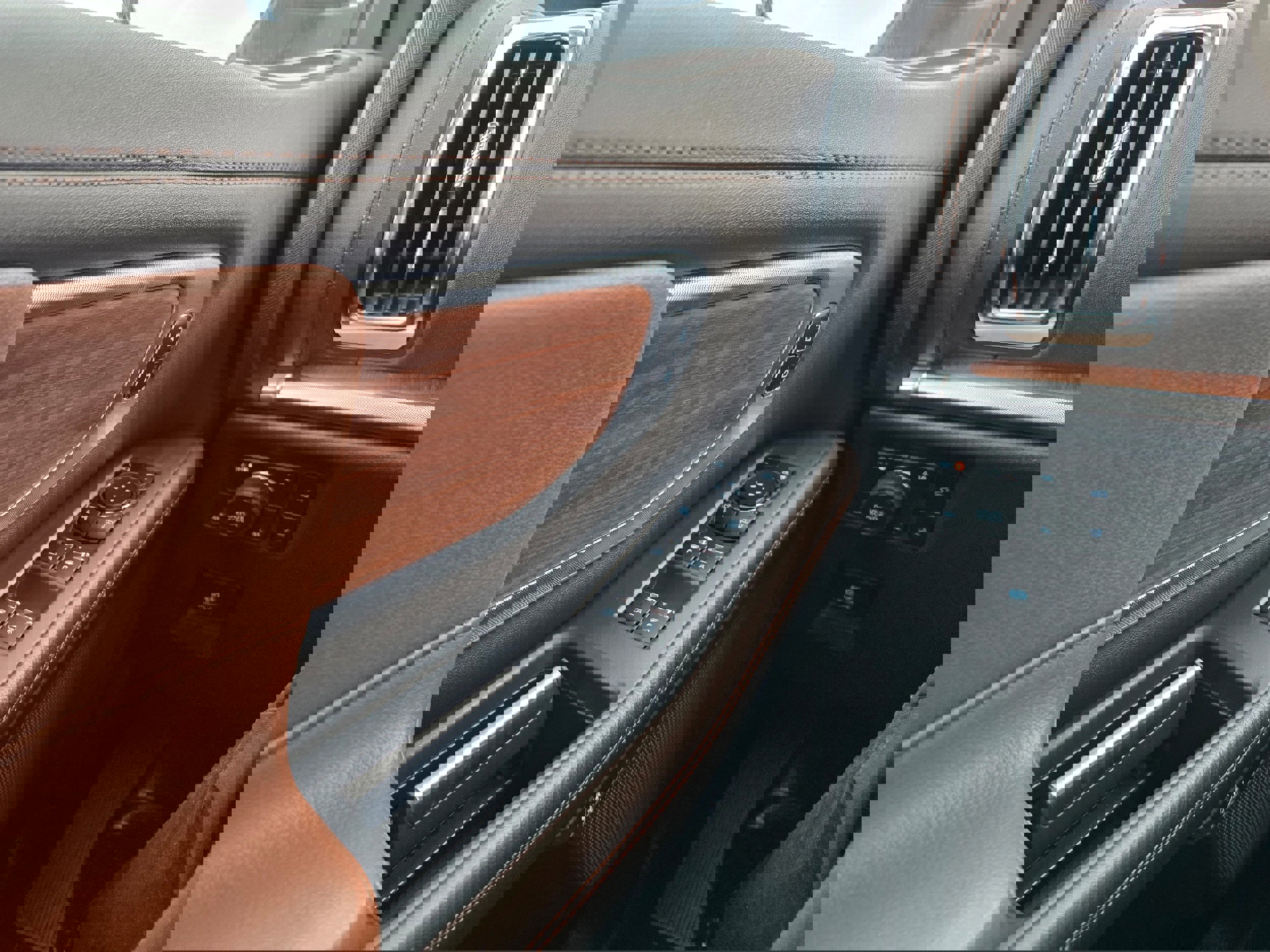 Certified 2025 Ford Expedition King Ranch image 16