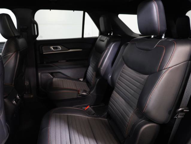 Certified 2025 Ford Explorer ST-Line w/ Premium Package AWD/4WD image 13