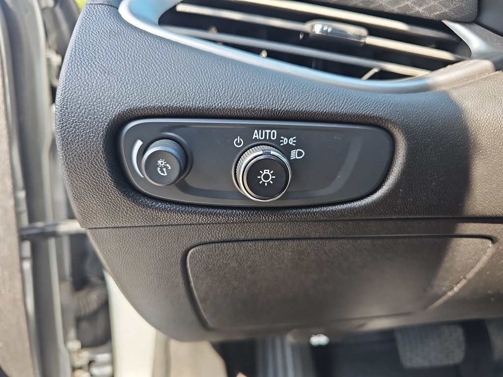 Used 2025 Chevrolet Malibu LT FWD image 24