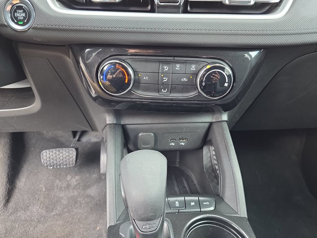 Used 2025 Chevrolet TrailBlazer LT AWD/4WD image 21