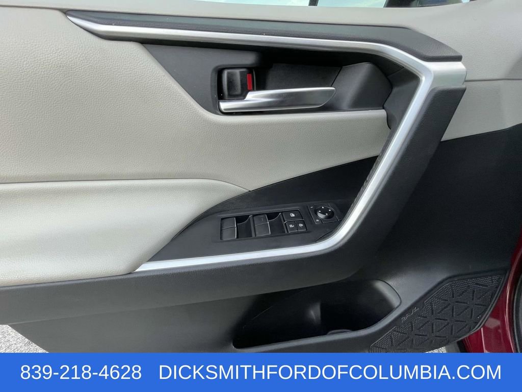 Used 2020 Toyota RAV4 XLE Premium image 17