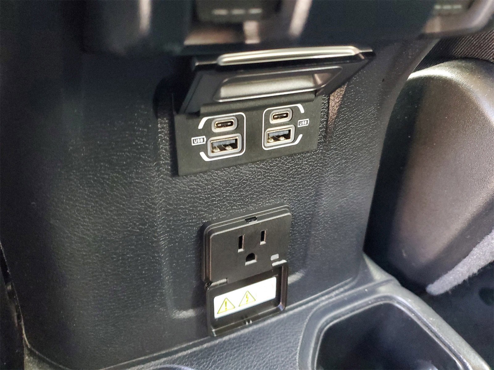 Used 2022 Jeep Wrangler Unlimited Sahara w/ Cold Weather Group image 11