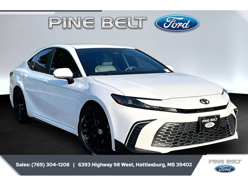 Used 2025 Toyota Camry SE w/ Convenience Package FWD image 1