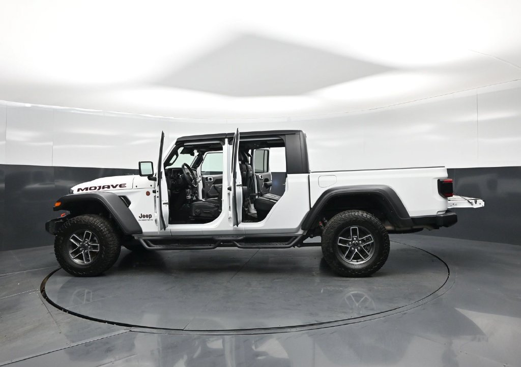 Used 2024 Jeep Gladiator Mojave AWD/4WD image 37