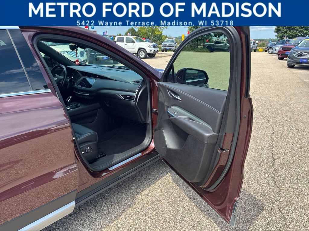 Used 2023 Cadillac XT4 Premium Luxury FWD image 45