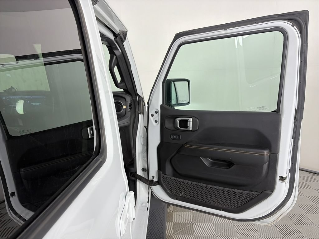 Used 2024 Jeep Wrangler Unlimited Sahara AWD/4WD image 31