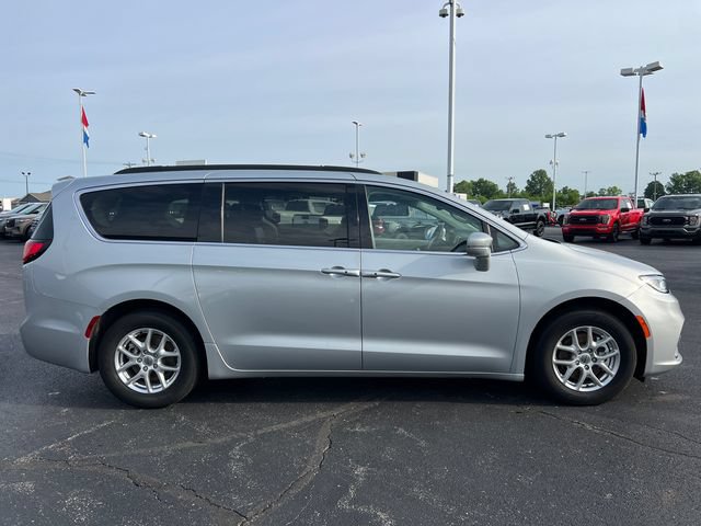 Used 2022 Chrysler Pacifica Touring-L FWD image 9