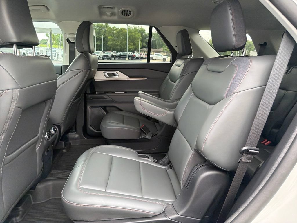 Certified 2025 Ford Explorer Active w/ Active Comfort Package AWD/4WD image 13
