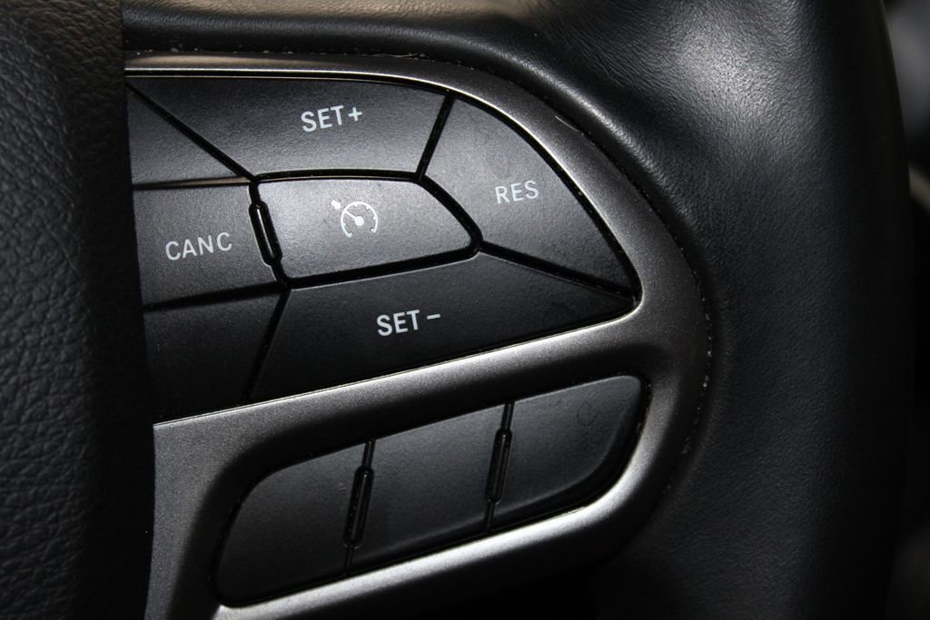 Used 2019 Jeep Cherokee Latitude Plus w/ Comfort/Convenience Group image 35