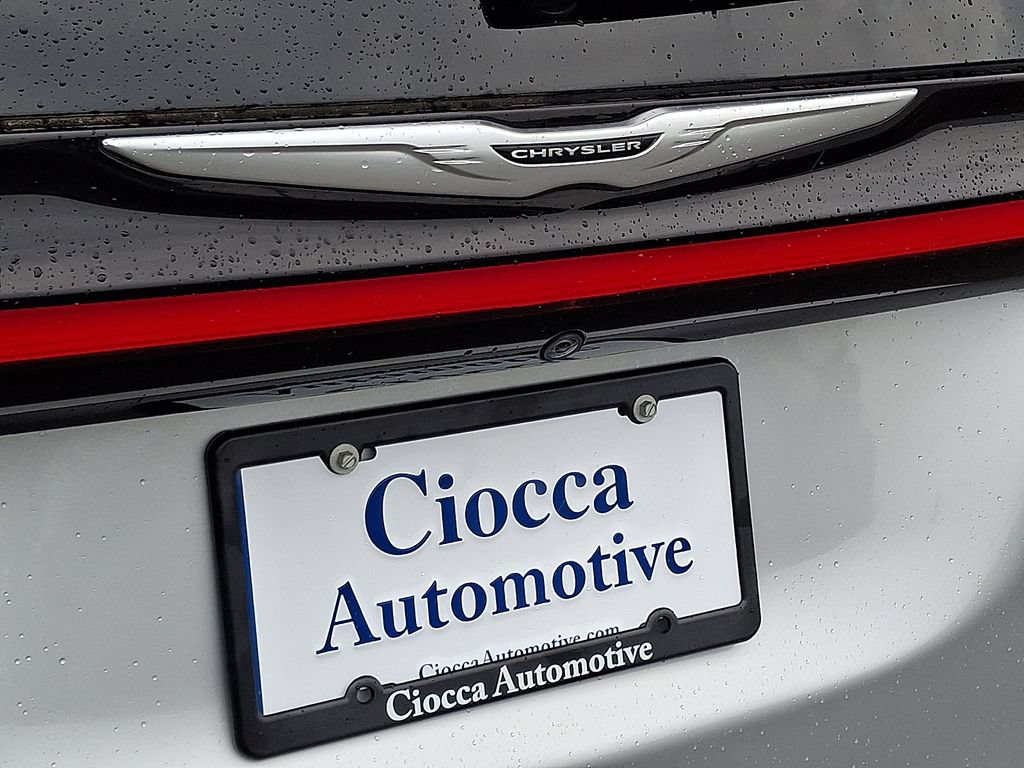 Used 2024 Chrysler Pacifica Touring-L FWD image 33