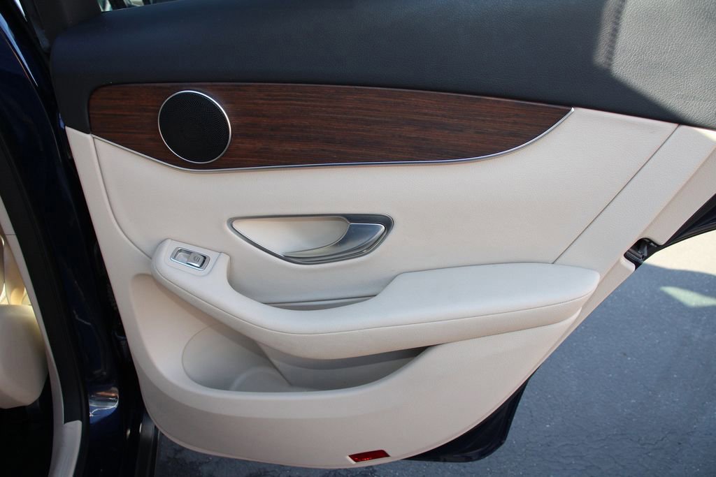 Used 2022 Mercedes-Benz GLC 300 image 27