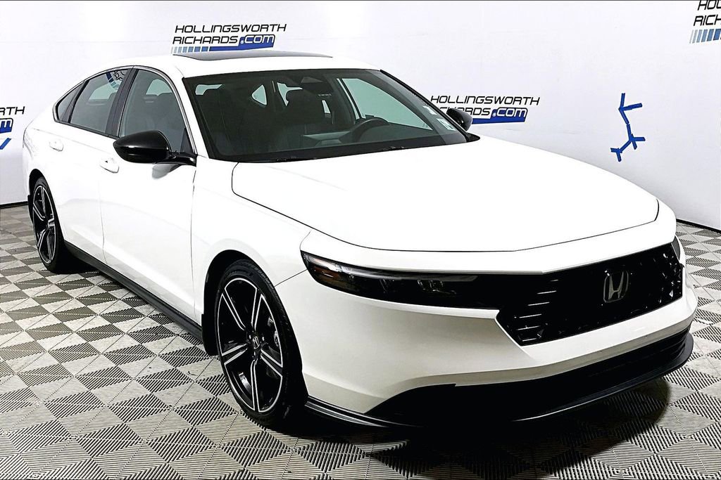 Used 2024 Honda Accord Sport image 3
