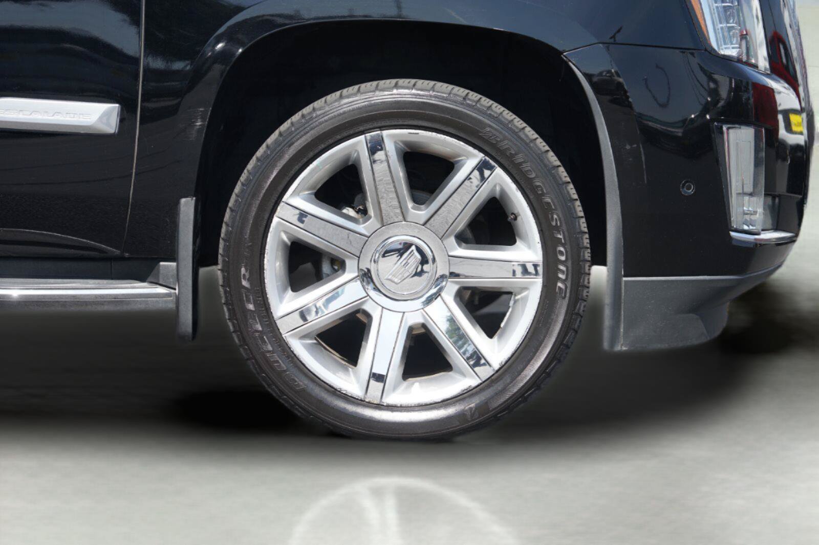 Used 2019 Cadillac Escalade Luxury AWD/4WD image 4