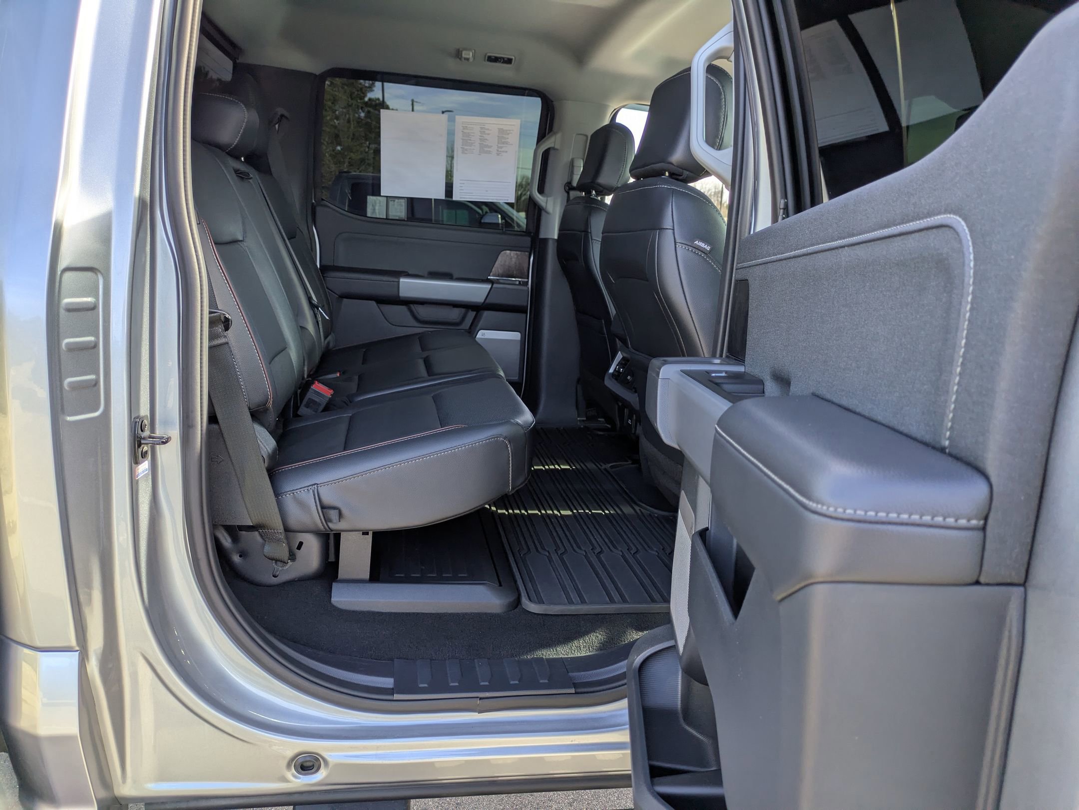 Certified 2024 Ford F350 Lariat w/ Chrome Package image 40