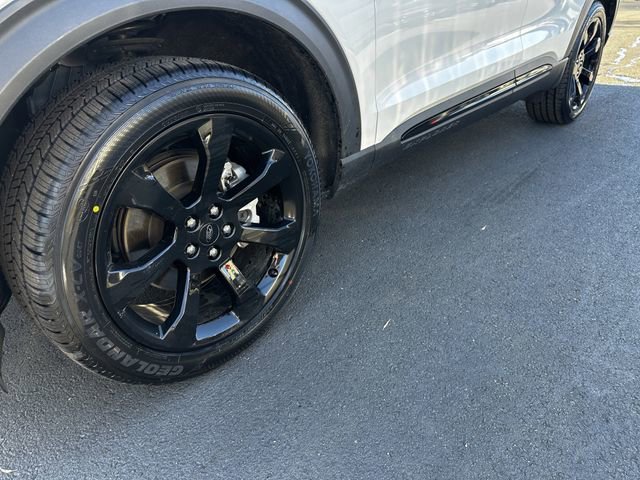 Certified 2023 Ford Explorer ST-Line image 13
