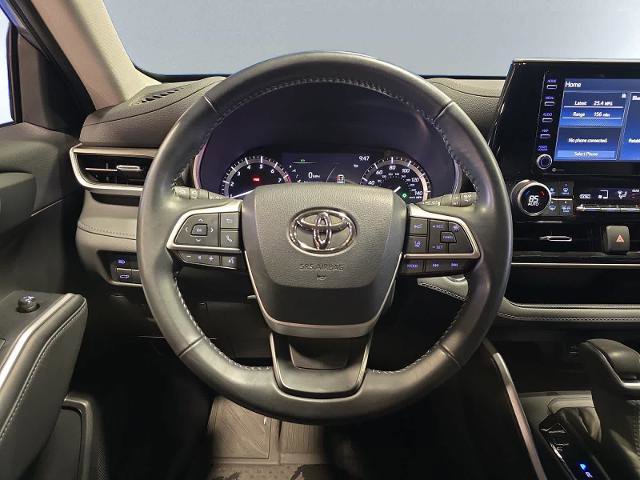 Used 2022 Toyota Highlander XLE AWD/4WD image 17