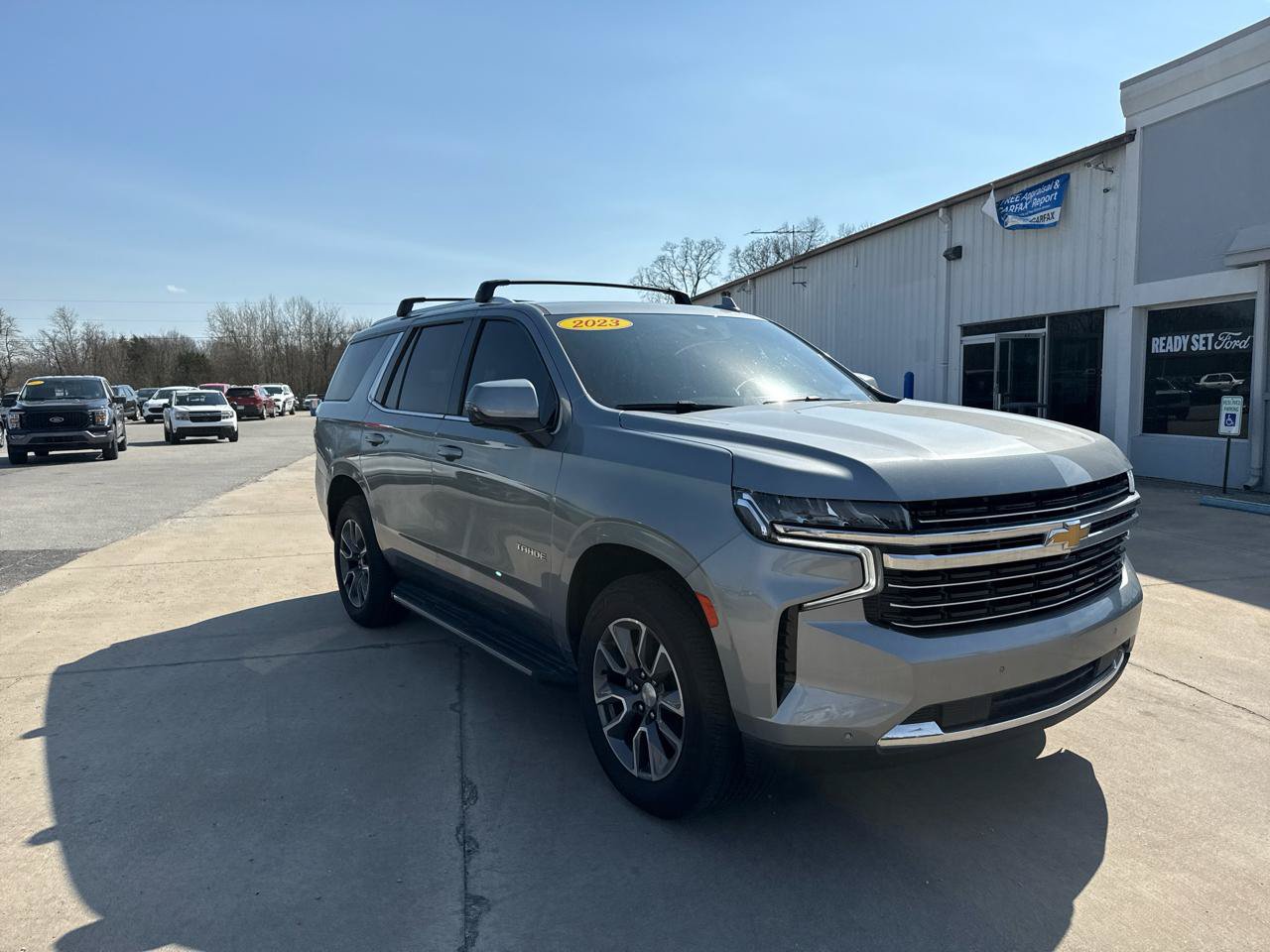 Used 2023 Chevrolet Tahoe LT w/ Luxury Package AWD/4WD image 2