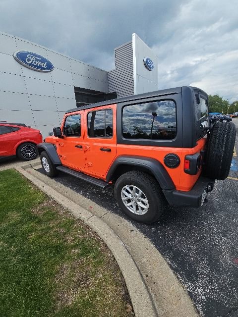 Used 2023 Jeep Wrangler Unlimited Sport AWD/4WD image 3