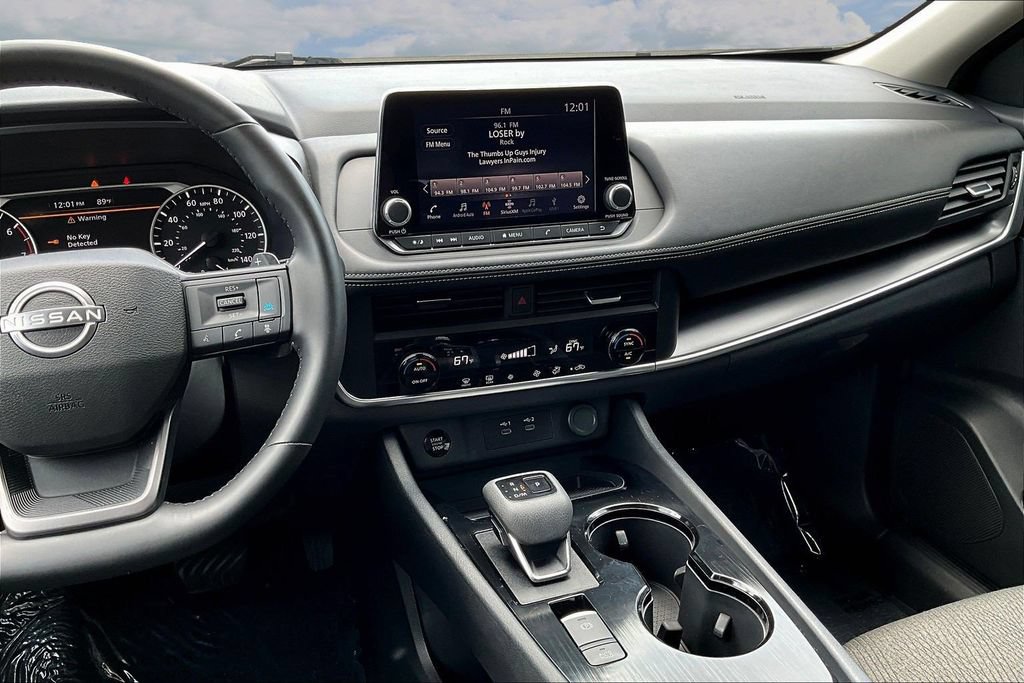 Used 2025 Nissan Rogue SV FWD image 11